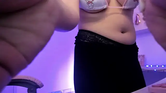 Snapshot of Francesca1_ chatting on 12-14-24, 09:45 Francesca1 online show from 12-14-24, 09:45