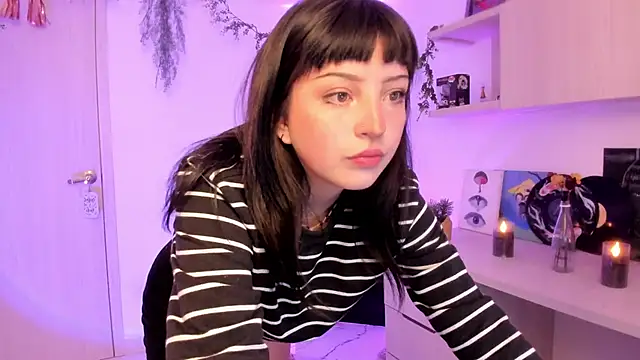 Snapshot of Francesca1_ chatting on 03-21-25, 05:54 Francesca1 online show from 03-21-25, 05:54