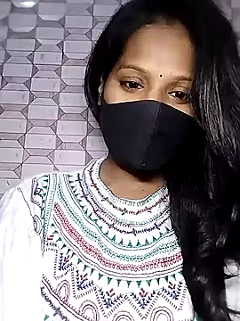 Snapshot of Shivani_Tivari chatting on 02-07-25, 06:02 Shivani Tivari online show from 02-07-25, 06:02