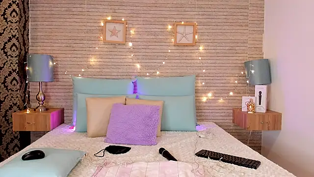 Catalinna Thompson online show from 12-17-24, 12:00