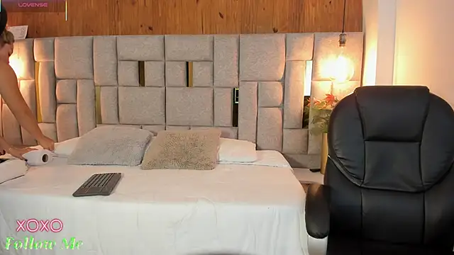 Saori newman online show from 03-12-25, 11:42