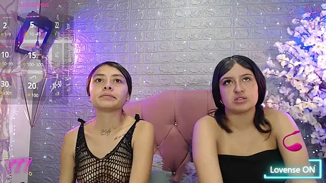  lesbi hard 69 online show from 06-18-26, 02:45