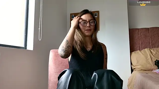 Emmy petit online show from 12-19-25, 08:05