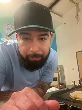 Snapshot of jr91esl chatting on 02-02-25, 01:02 jr91esl online show from 02-02-25, 01:02