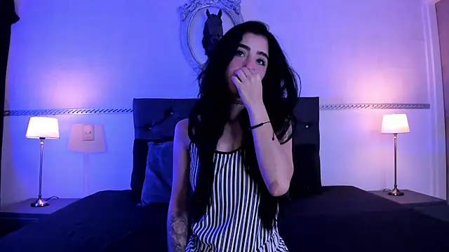 Snapshot of RomeroMoon chatting on 12-04-24, 01:09 RomeroMoon online show from 12-04-24, 01:09