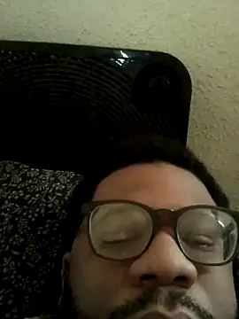 Snapshot of dvaughn3117 chatting on 03-11-25, 03:56 dvaughn3117 online show from 03-11-25, 03:56