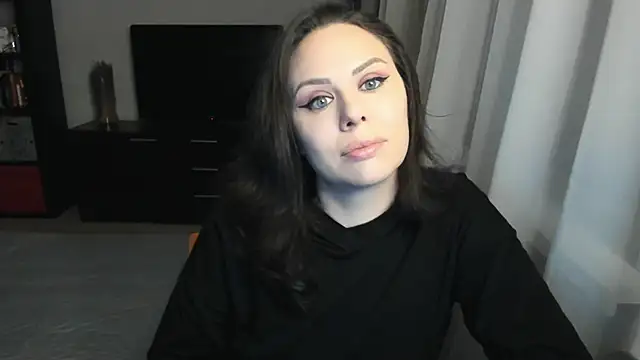 MollyCheiz online show from 11-17-25, 04:24