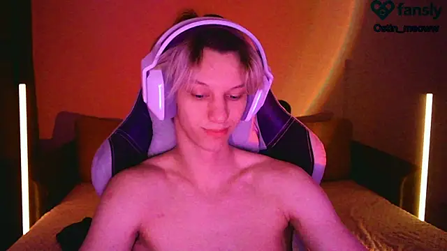 Snapshot of Ostin_meow chatting on 03-14-25, 01:35 Ostin meow online show from 03-14-25, 01:35