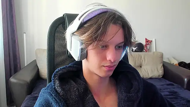 Ostin meow online show from 10-30-25, 10:06