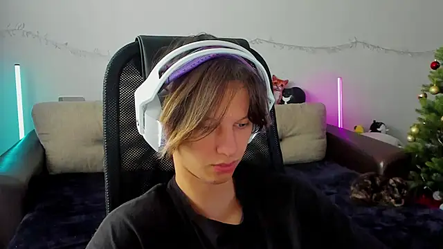 Ostin meow online show from 12-21-25, 05:58