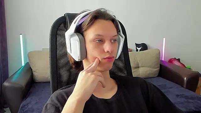 Ostin meow online show from 03-02-26, 05:08