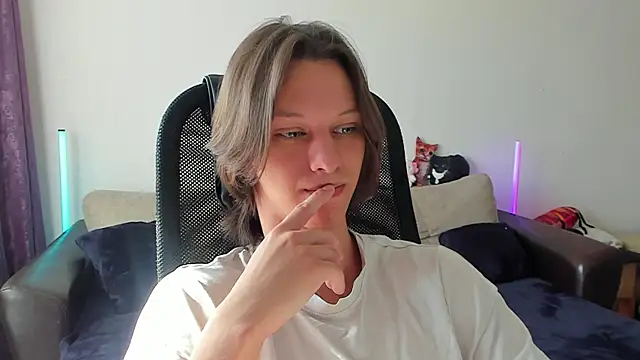 Snapshot of Ostin_meow chatting on 06-27-26, 11:15 Ostin meow online show from 06-27-26, 11:15