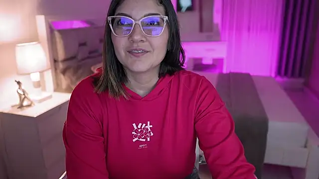 Snapshot of Camilaa_bueno chatting on 12-11-24, 11:43 Camilaa bueno online show from 12-11-24, 11:43