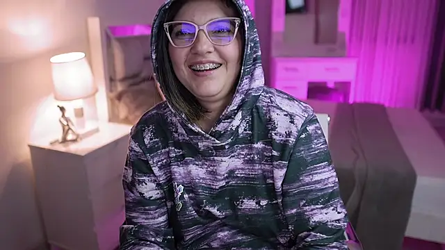 Snapshot of Camilaa_bueno chatting on 12-13-24, 02:32 Camilaa bueno online show from 12-13-24, 02:32