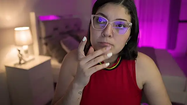 Snapshot of Camilaa_bueno chatting on 12-16-24, 01:31 Camilaa bueno online show from 12-16-24, 01:31