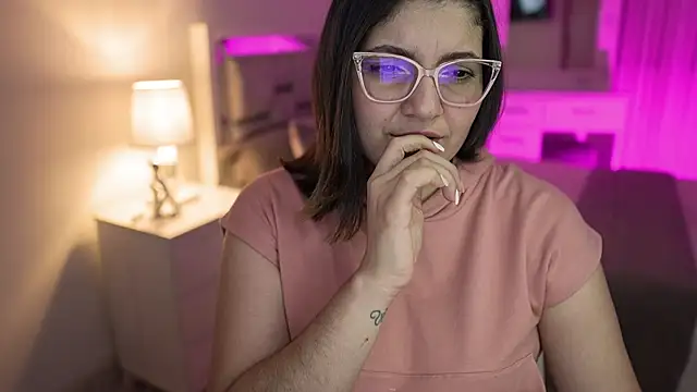 Snapshot of Camilaa_bueno chatting on 12-19-24, 12:24 Camilaa bueno online show from 12-19-24, 12:24