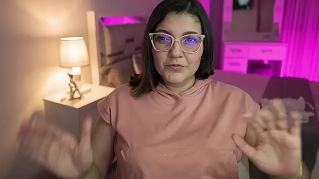 Snapshot of Camilaa_bueno chatting on 12-19-24, 03:29 Camilaa bueno online show from 12-19-24, 03:29