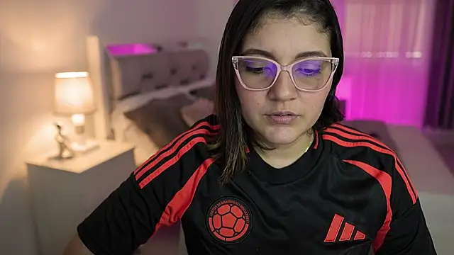 Snapshot of Camilaa_bueno chatting on 12-21-24, 08:54 Camilaa bueno online show from 12-21-24, 08:54