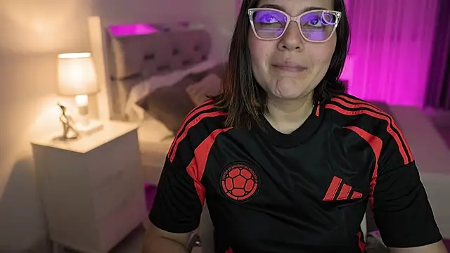 Snapshot of Camilaa_bueno chatting on 12-22-24, 12:07 Camilaa bueno online show from 12-22-24, 12:07