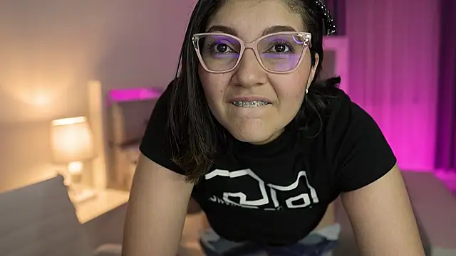 Snapshot of Camilaa_bueno chatting on 01-12-25, 12:49 Camilaa bueno online show from 01-12-25, 12:49