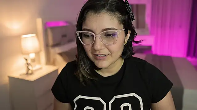 Snapshot of Camilaa_bueno chatting on 01-12-25, 04:00 Camilaa bueno online show from 01-12-25, 04:00