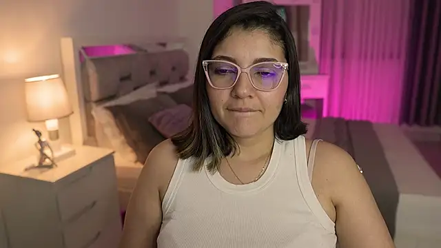 Snapshot of Camilaa_bueno chatting on 01-14-25, 01:47 Camilaa bueno online show from 01-14-25, 01:47