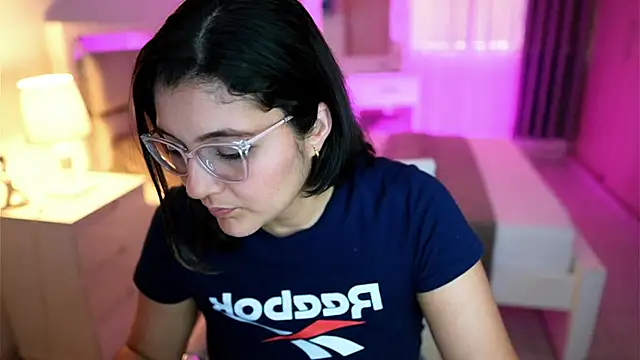 Snapshot of Camilaa_bueno chatting on 03-10-25, 10:34 Camilaa bueno online show from 03-10-25, 10:34