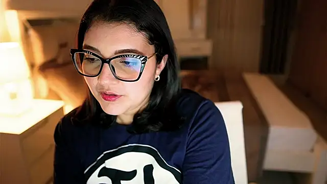 Snapshot of Camilaa_bueno chatting on 09-18-25, 11:07 Camilaa bueno online show from 09-18-25, 11:07