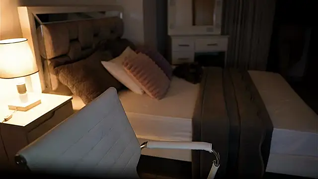 Snapshot of Camilaa_bueno chatting on 09-23-25, 04:15 Camilaa bueno online show from 09-23-25, 04:15