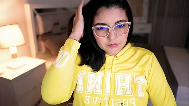 Snapshot of Camilaa_bueno chatting on 10-01-25, 11:33 Camilaa bueno online show from 10-01-25, 11:33