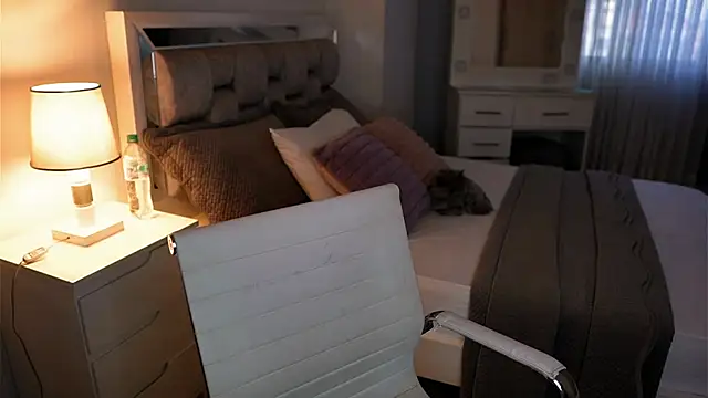 Snapshot of Camilaa_bueno chatting on 10-14-25, 10:21 Camilaa bueno online show from 10-14-25, 10:21