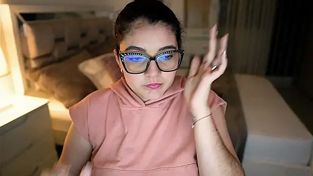 Snapshot of Camilaa_bueno chatting on 10-16-25, 12:33 Camilaa bueno online show from 10-16-25, 12:33