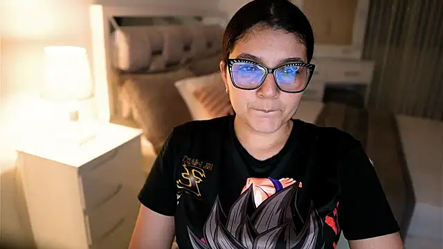 Snapshot of Camilaa_bueno chatting on 10-26-25, 03:34 Camilaa bueno online show from 10-26-25, 03:34