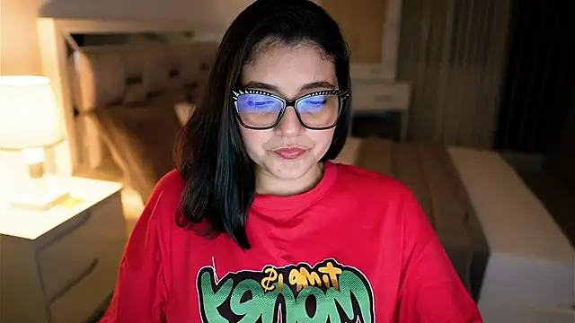 Snapshot of Camilaa_bueno chatting on 11-16-25, 12:27 Camilaa bueno online show from 11-16-25, 12:27