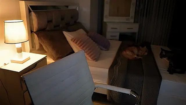 Snapshot of Camilaa_bueno chatting on 11-18-25, 11:37 Camilaa bueno online show from 11-18-25, 11:37