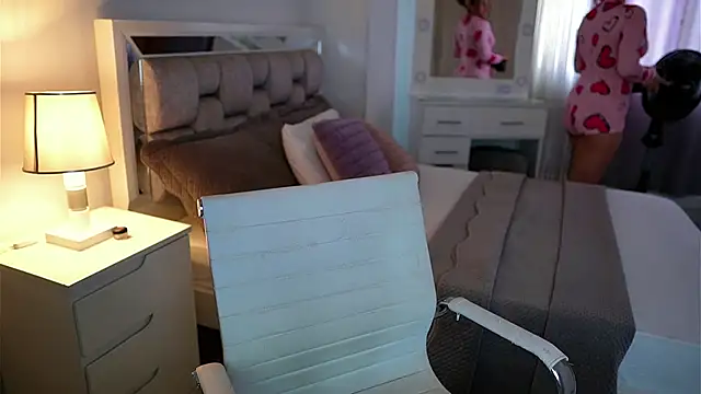 Snapshot of Camilaa_bueno chatting on 02-14-26, 09:11 Camilaa bueno online show from 02-14-26, 09:11