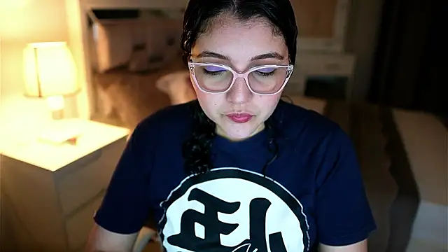 Snapshot of Camilaa_bueno chatting on 02-16-26, 11:34 Camilaa bueno online show from 02-16-26, 11:34