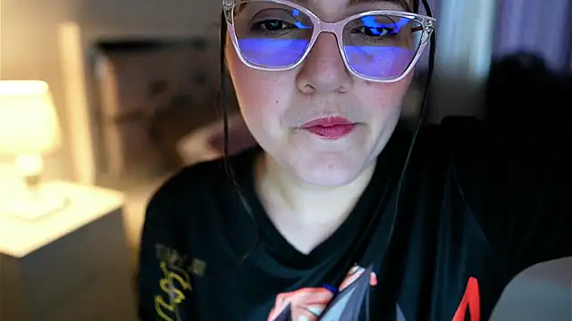 Snapshot of Camilaa_bueno chatting on 02-21-26, 10:33 Camilaa bueno online show from 02-21-26, 10:33