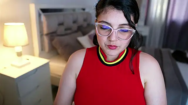 Snapshot of Camilaa_bueno chatting on 02-24-26, 10:19 Camilaa bueno online show from 02-24-26, 10:19