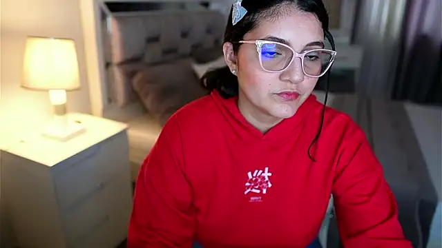 Snapshot of Camilaa_bueno chatting on 02-25-26, 10:30 Camilaa bueno online show from 02-25-26, 10:30