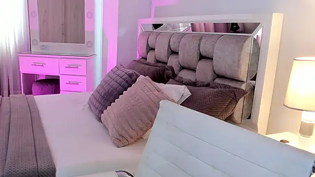 Snapshot of Camilaa_bueno chatting on 03-07-26, 04:15 Camilaa bueno online show from 03-07-26, 04:15