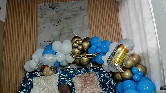 Any topless online show from 10-08-25, 11:08