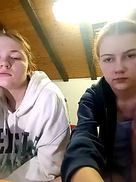 Snapshot of ella_grays chatting on 01-22-25, 06:10 ella grays online show from 01-22-25, 06:10