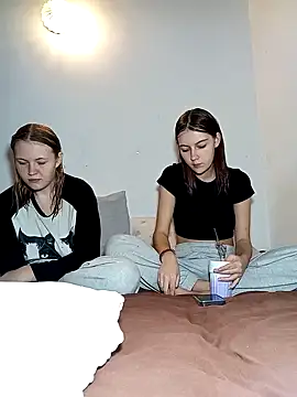 Snapshot of ella_grays chatting on 10-12-25, 06:40 ella grays online show from 10-12-25, 06:40