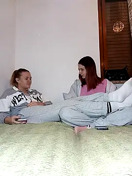 Snapshot of ella_grays chatting on 10-21-25, 05:46 ella grays online show from 10-21-25, 05:46