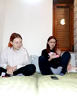 Snapshot of ella_grays chatting on 11-12-25, 04:51 ella grays online show from 11-12-25, 04:51