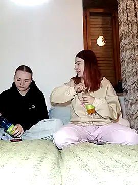 Snapshot of ella_grays chatting on 11-19-25, 04:51 ella grays online show from 11-19-25, 04:51