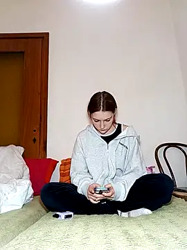 Snapshot of ella_grays chatting on 12-19-25, 05:42 ella grays online show from 12-19-25, 05:42