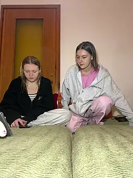 Snapshot of ella_grays chatting on 02-01-26, 05:00 ella grays online show from 02-01-26, 05:00