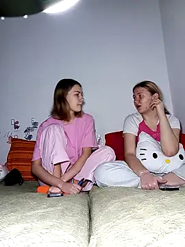 Snapshot of ella_grays chatting on 02-15-26, 05:09 ella grays online show from 02-15-26, 05:09